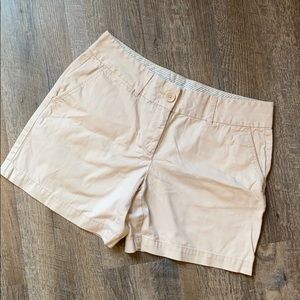 Ann Taylor LOFT Khaki 5.5” inseam shorts 4